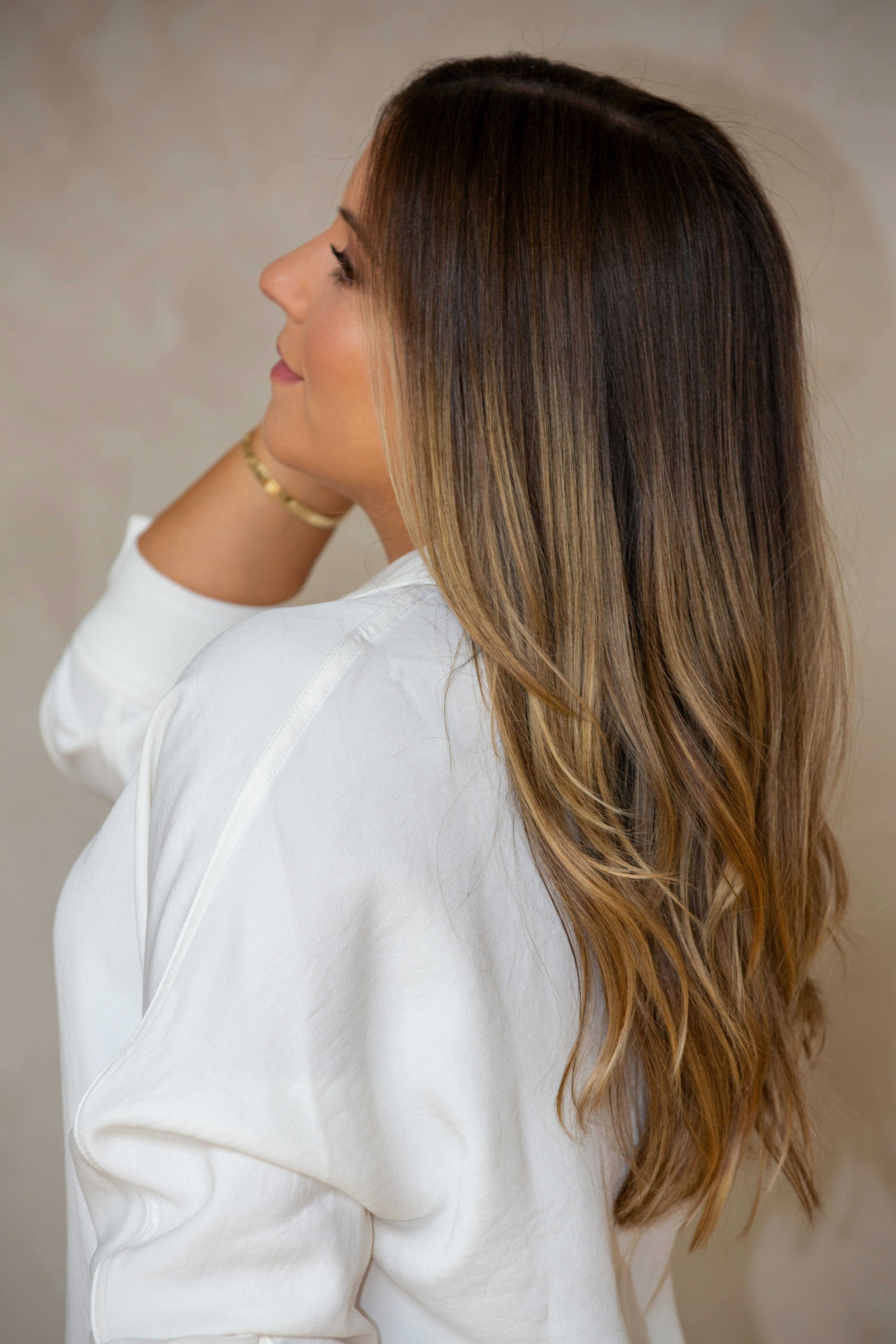 Resultado de balayage en cabello femenino